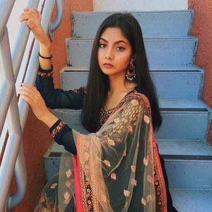 Meet your Posher, Aziza